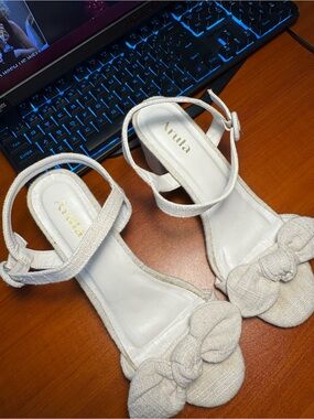 Arula Linen White Blend Bow 3.5” Block Heel Sandals – Size 10
